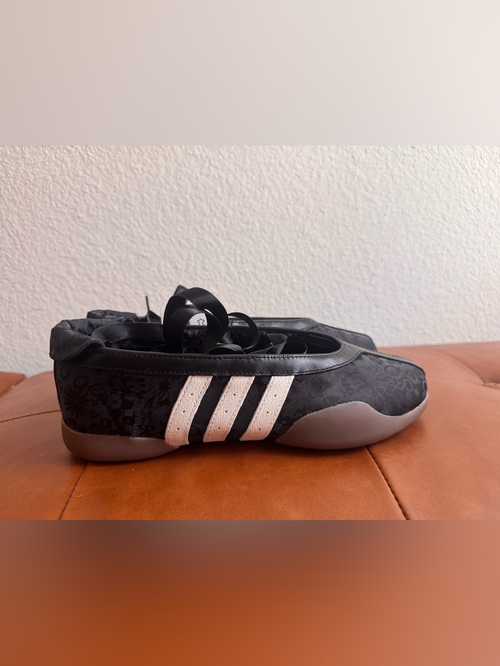 NWT Adidas Taekwondo Mei Ballet W Black White Gum Shoes Women’s 7.5 IH6916 - Picture 2 of 7
